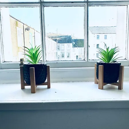 The Georgian Townhouse - 4 Bedrooms - Sleeps 9 * Whitehaven