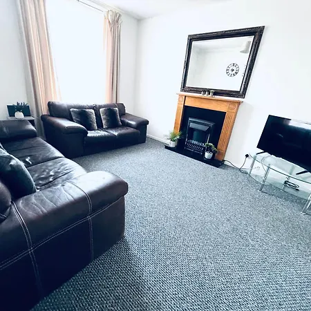 The Georgian Townhouse - 4 Bedrooms - Sleeps 9 *