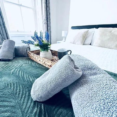 The Georgian Townhouse - 4 Bedrooms - Sleeps 9 Whitehaven